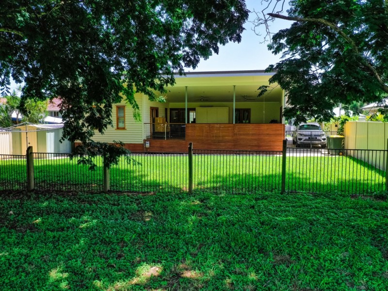 8 Crutchley Street, Fairfield QLD 4103
