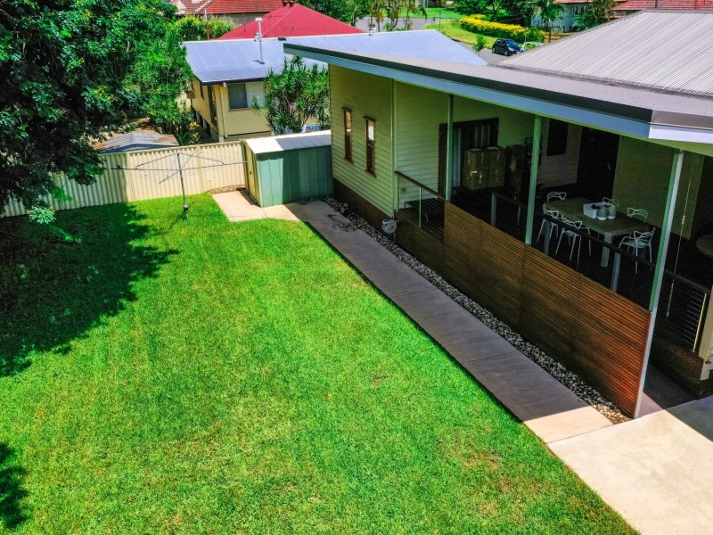 8 Crutchley Street, Fairfield QLD 4103