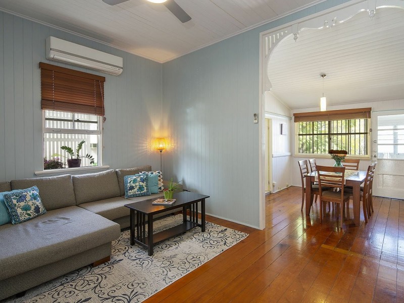 30 Fenton Street, Fairfield QLD 4103