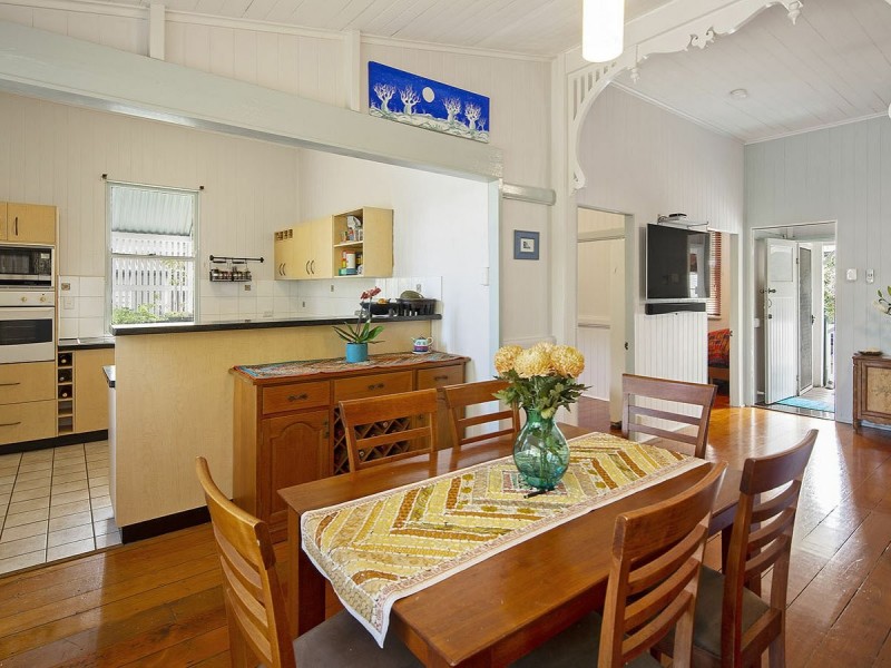 30 Fenton Street, Fairfield QLD 4103