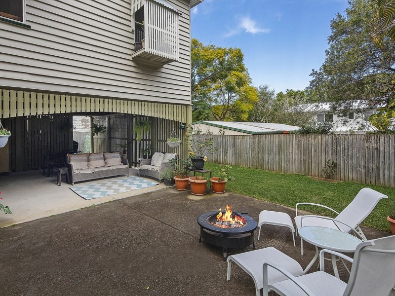 30 Fenton Street, Fairfield QLD 4103