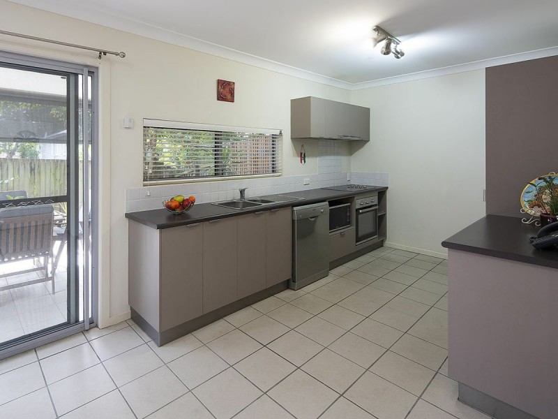 2/12 Gustavson Street, Annerley QLD 4103