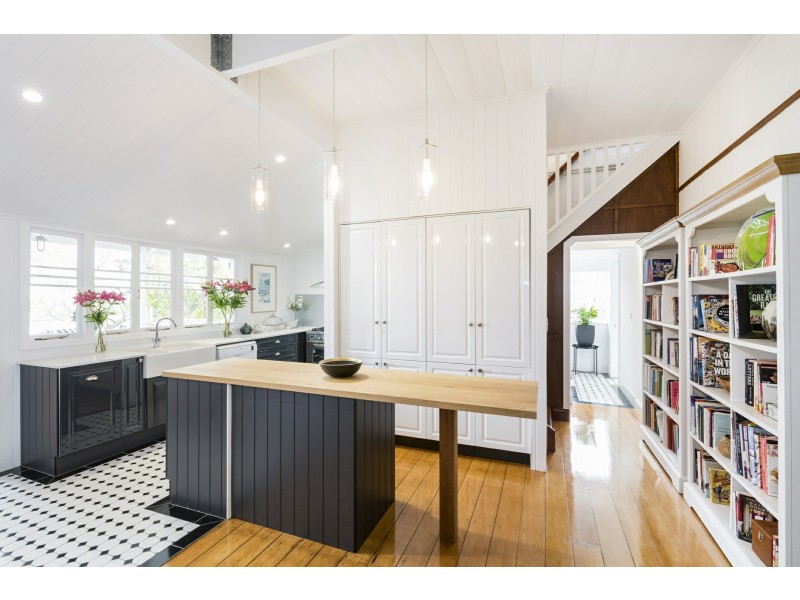 86 Cracknell Road, Annerley QLD 4103