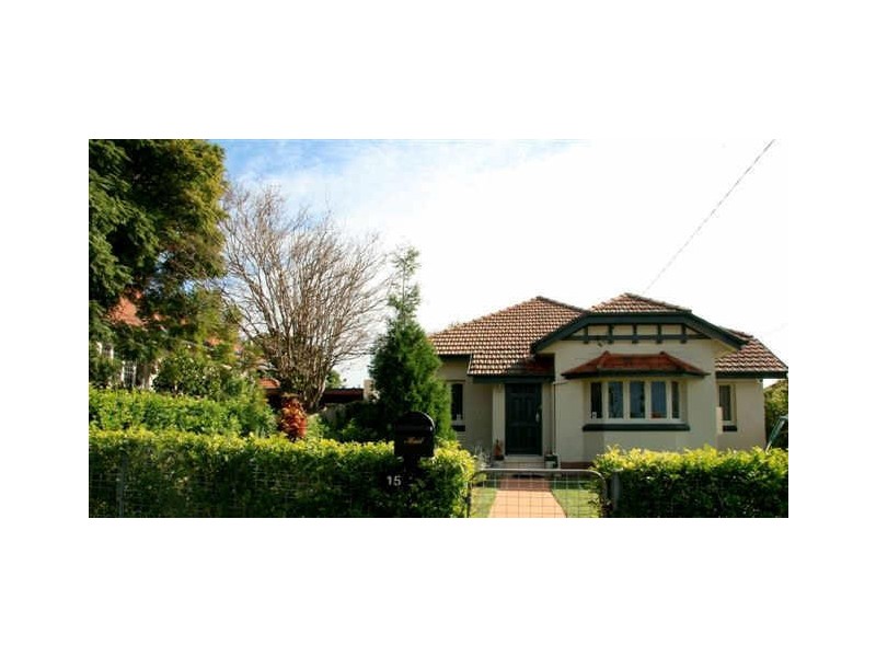 15 Doughty Ave, Holland Park West QLD 4121