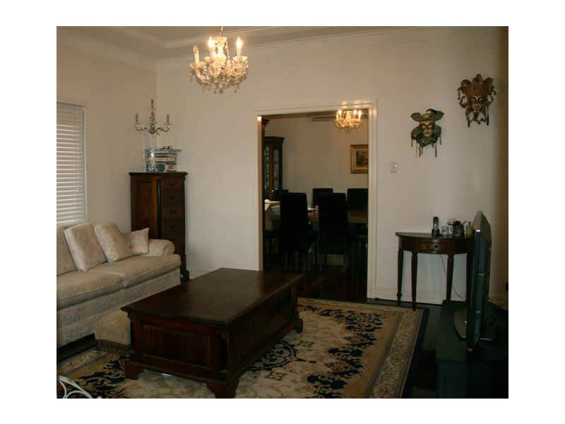 15 Doughty Ave, Holland Park West QLD 4121