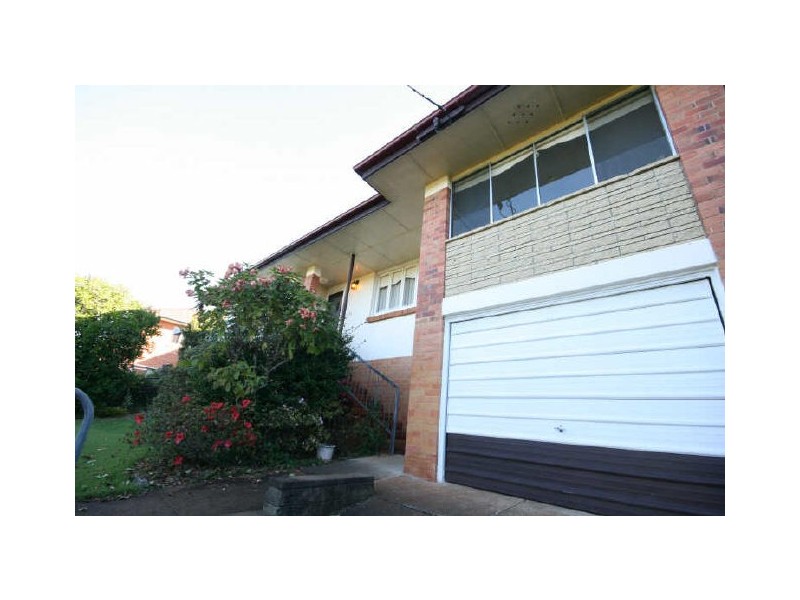 11 Strathfield Street, Tarragindi QLD 4121