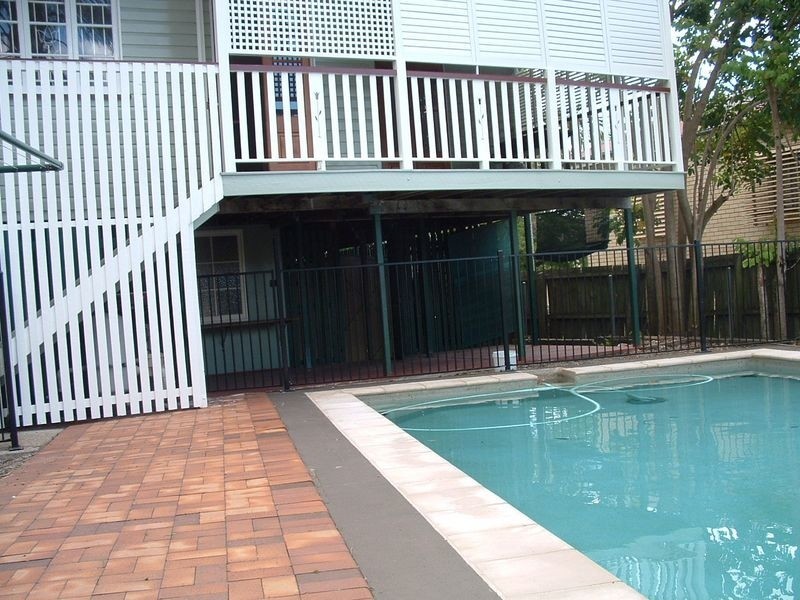 196 Ekibin Road East, Tarragindi QLD 4121