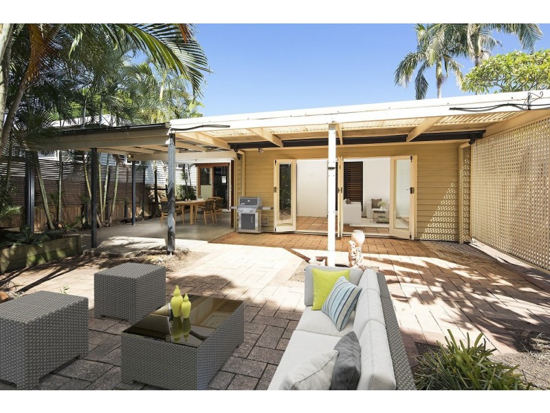 6 Ormuz Road, Yeronga QLD 4104