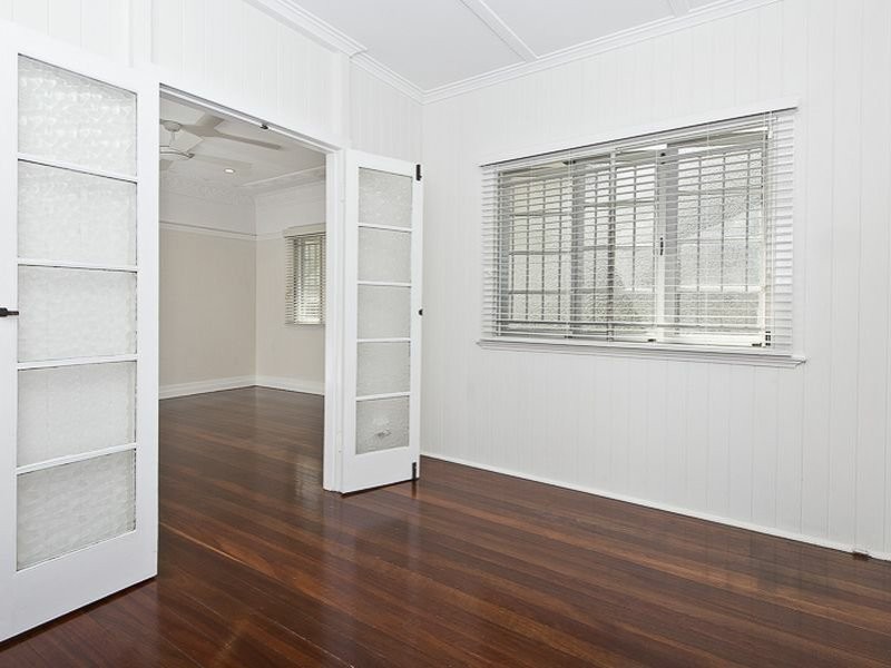 50 Wilkins Street West, Fairfield QLD 4103
