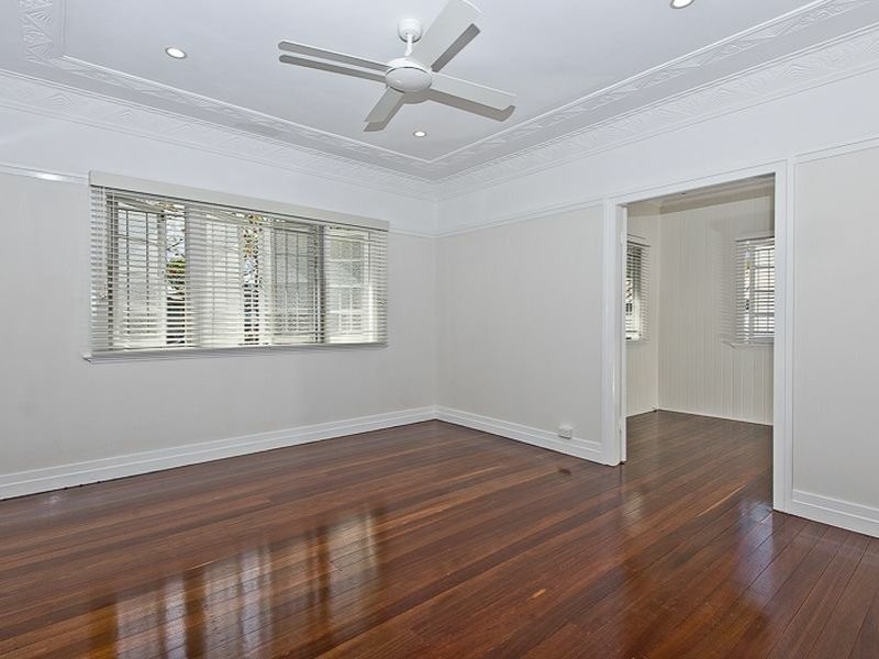 50 Wilkins Street West, Fairfield QLD 4103