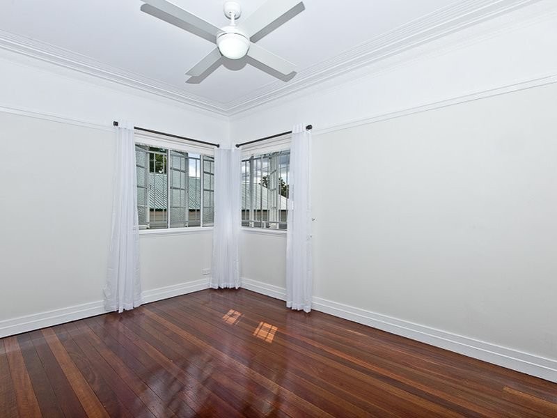 50 Wilkins Street West, Fairfield QLD 4103