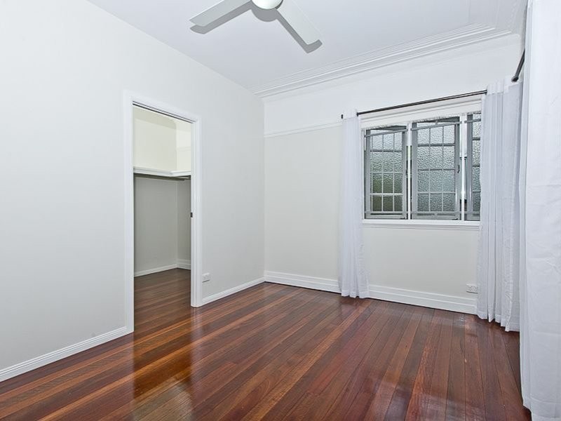 50 Wilkins Street West, Fairfield QLD 4103