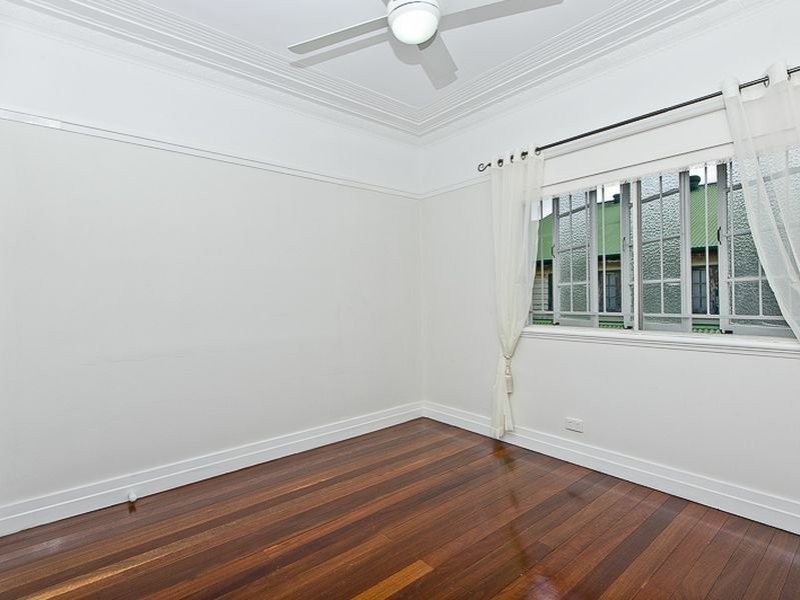 50 Wilkins Street West, Fairfield QLD 4103