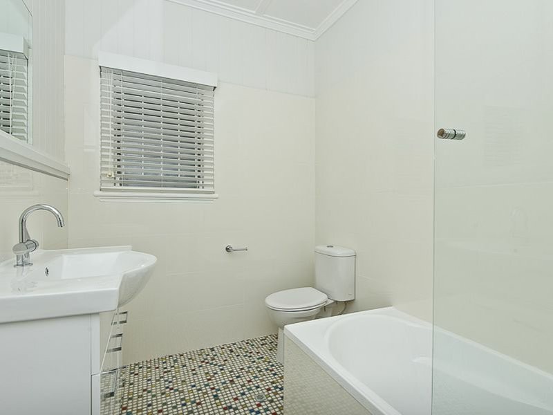 50 Wilkins Street West, Fairfield QLD 4103