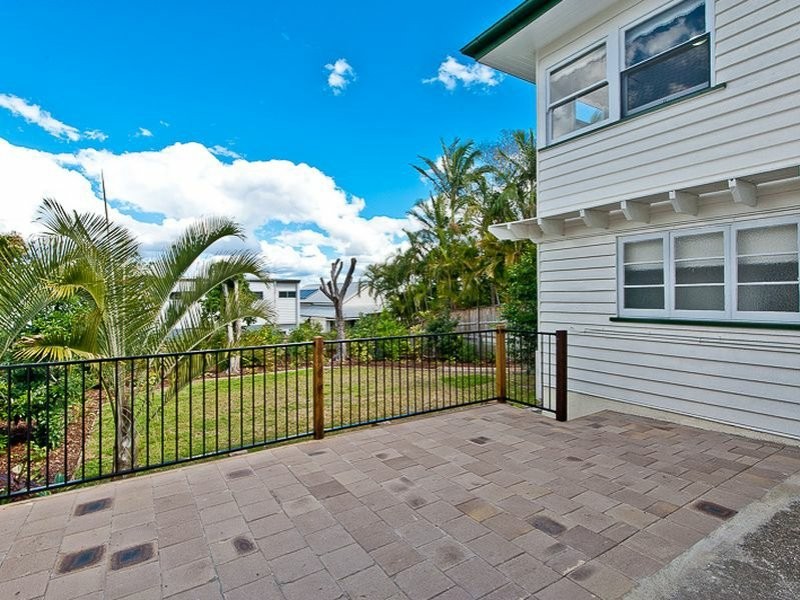 50 Wilkins Street West, Fairfield QLD 4103