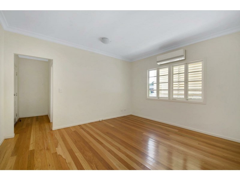 9 Stimpson Street, Fairfield QLD 4103