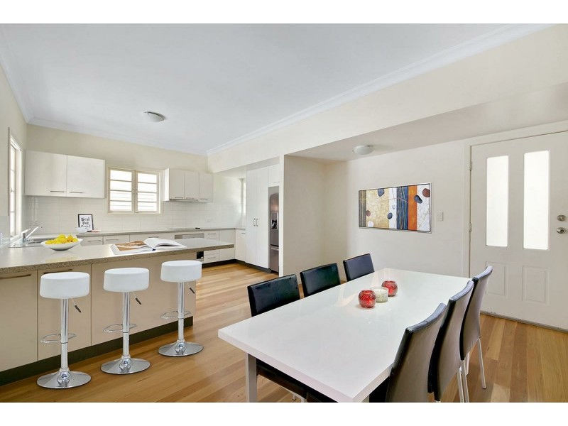 9 Stimpson Street, Fairfield QLD 4103