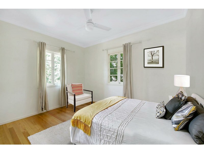 9 Stimpson Street, Fairfield QLD 4103