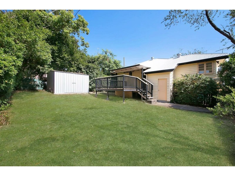 9 Stimpson Street, Fairfield QLD 4103