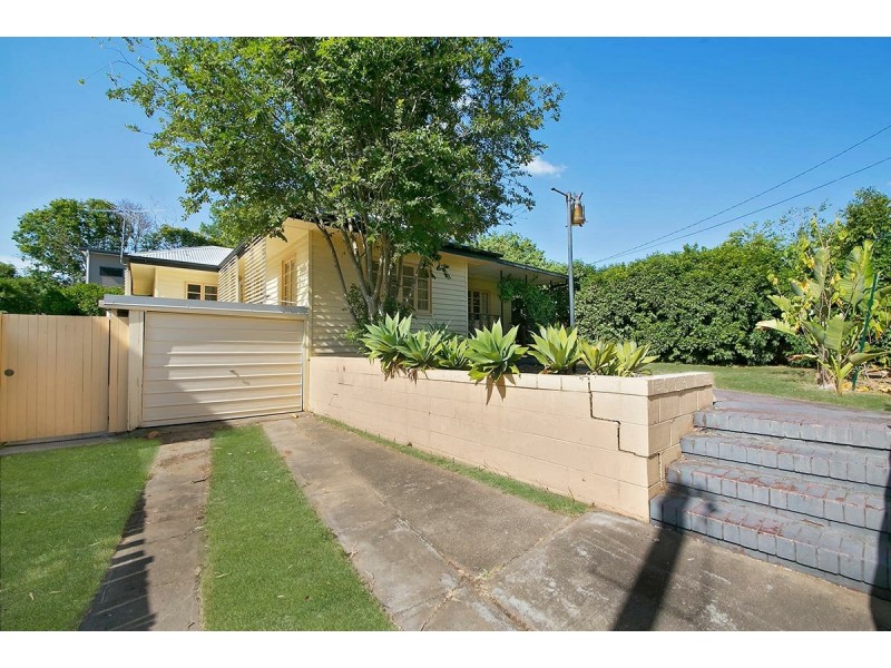 9 Stimpson Street, Fairfield QLD 4103