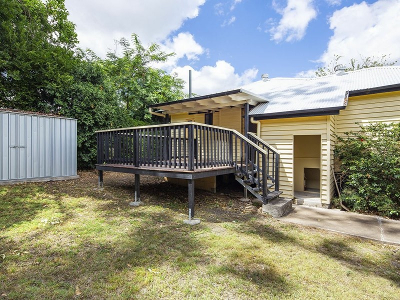 9 Stimpson Street, Fairfield QLD 4103