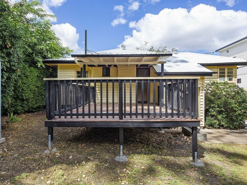 9 Stimpson Street, Fairfield QLD 4103