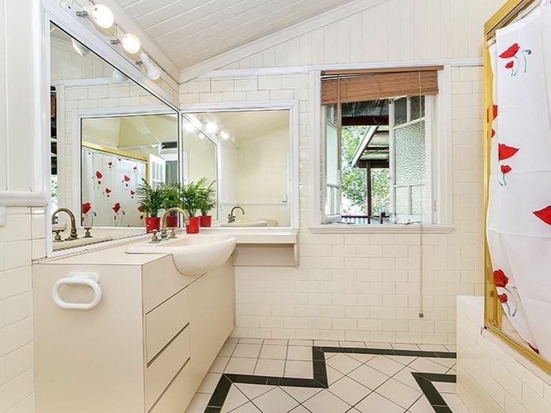 298 Fairfield Road, Yeronga QLD 4104