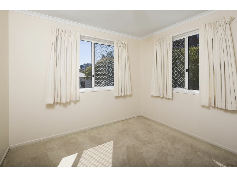 33 Wolseley Street, Woolloongabba QLD 4102