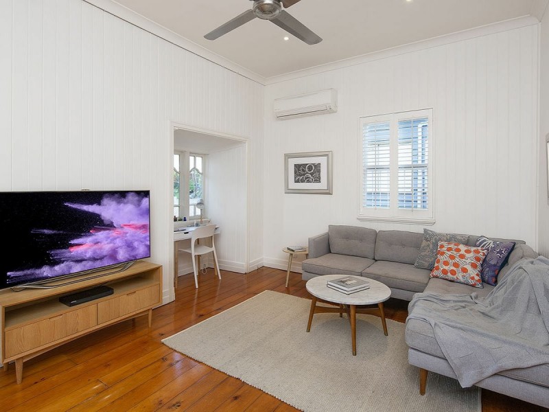 27 Livingstone Street, Yeerongpilly QLD 4105