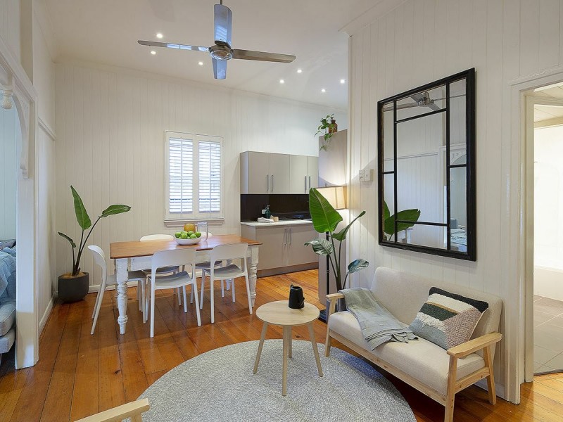 27 Livingstone Street, Yeerongpilly QLD 4105