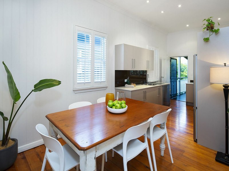 27 Livingstone Street, Yeerongpilly QLD 4105