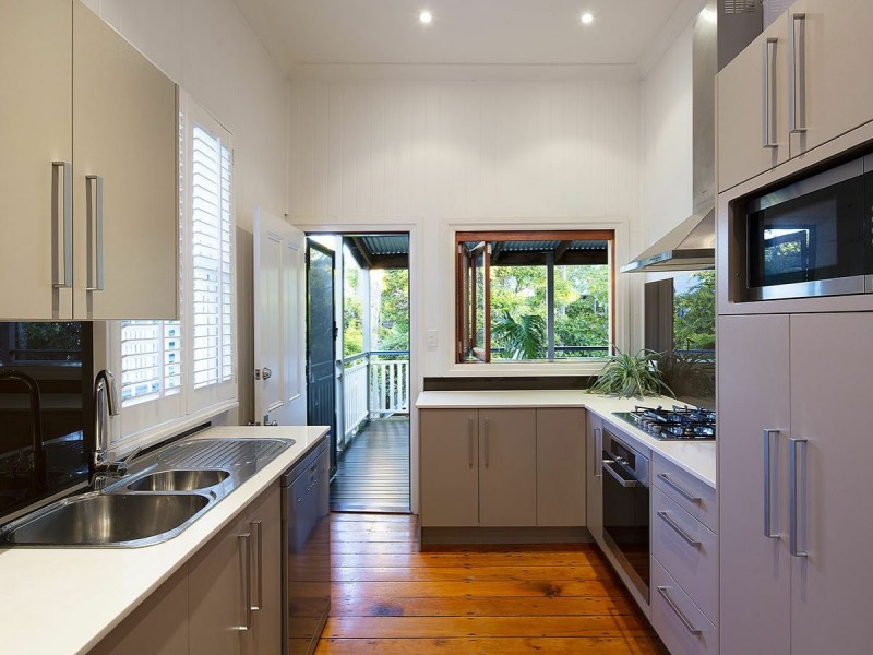 27 Livingstone Street, Yeerongpilly QLD 4105