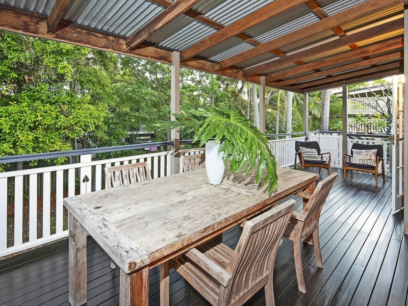 27 Livingstone Street, Yeerongpilly QLD 4105