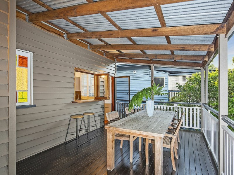 27 Livingstone Street, Yeerongpilly QLD 4105