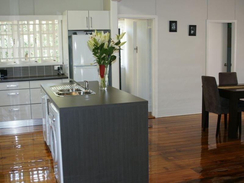 37 Caroline Street, Annerley QLD 4103