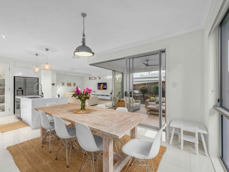 8 Orcades Road, Yeronga QLD 4104