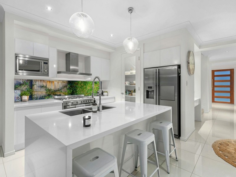 8 Orcades Road, Yeronga QLD 4104