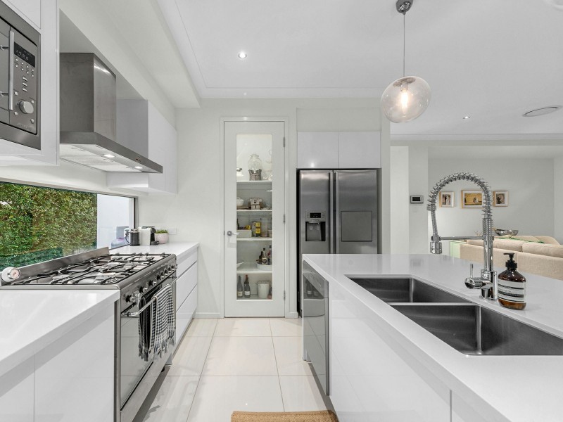 8 Orcades Road, Yeronga QLD 4104