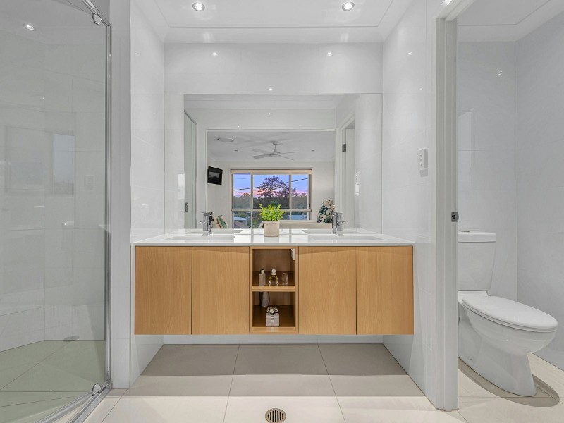 8 Orcades Road, Yeronga QLD 4104