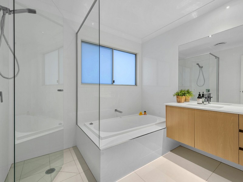 8 Orcades Road, Yeronga QLD 4104