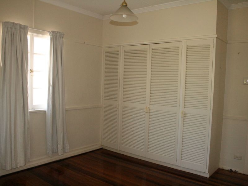 15 Weal Avenue, Tarragindi QLD 4121