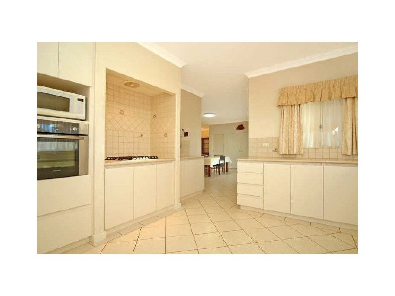 18 Horseshoe Circuit, Henley Brook WA 6055