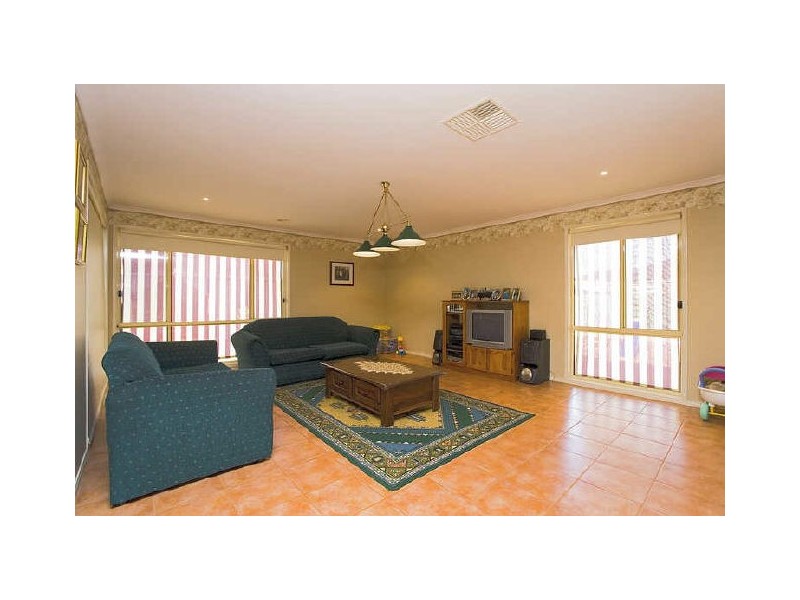10 Dartmouth Close, Wyndham Vale VIC 3024