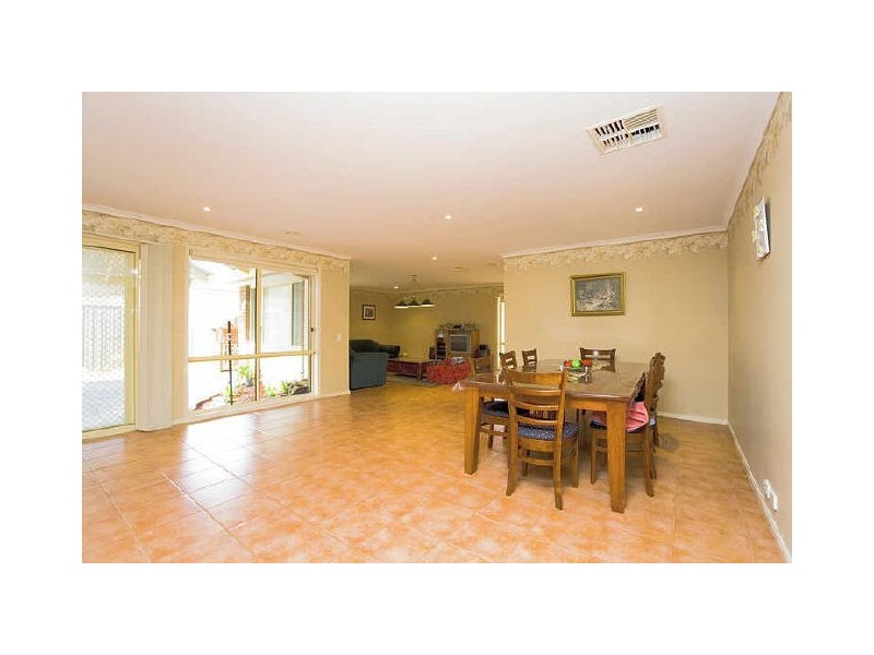 10 Dartmouth Close, Wyndham Vale VIC 3024