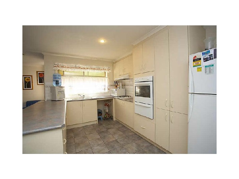 8 Gould Walk, Truganina VIC 3029