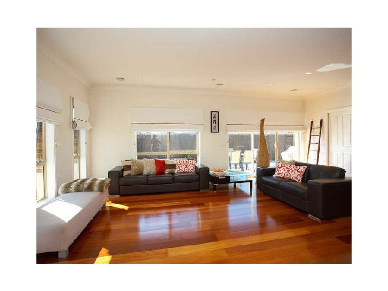 15 Hopetoun Crt, Altona Meadows VIC 3028