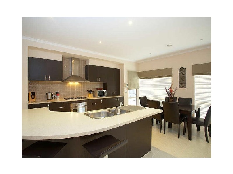 6 Mokoan Close, Mambourin VIC 3024