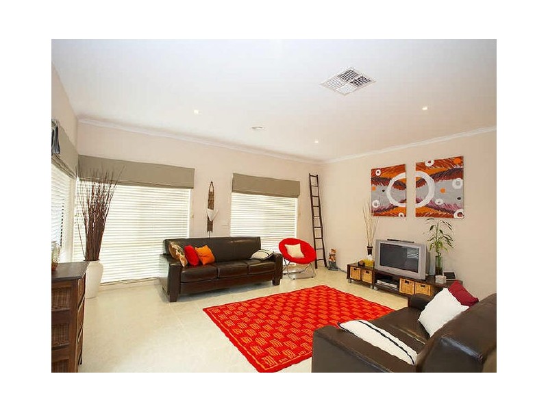 6 Mokoan Close, Mambourin VIC 3024