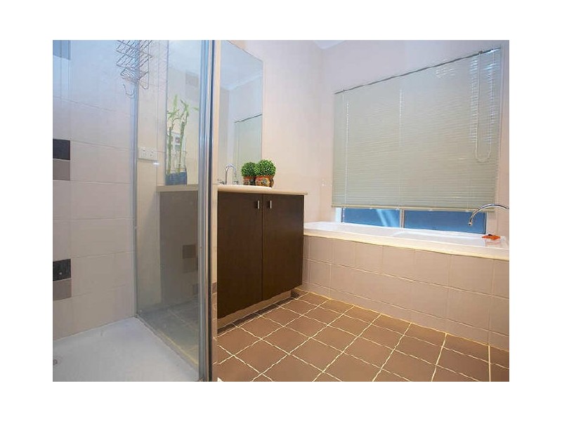 6 Mokoan Close, Mambourin VIC 3024