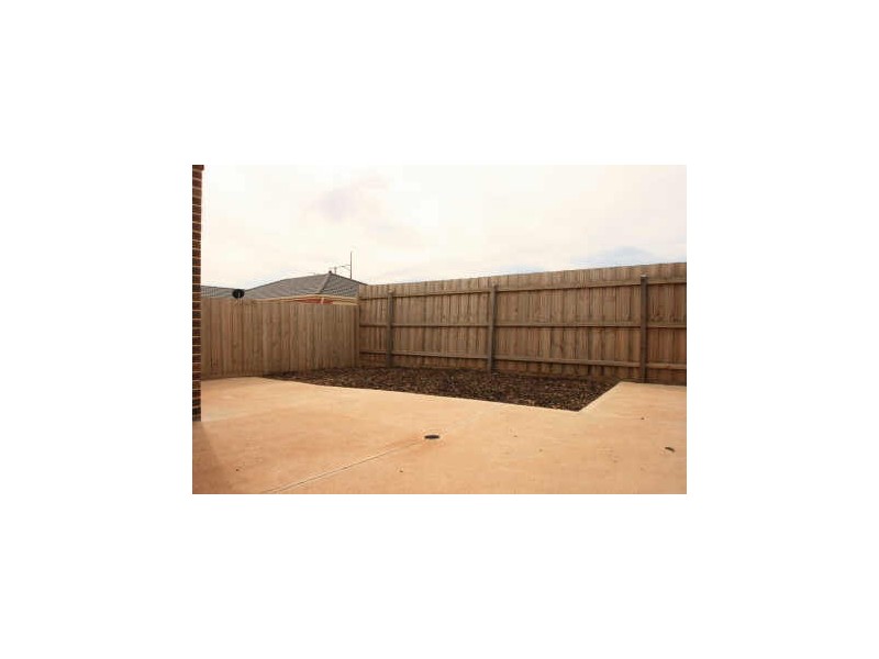 2/3 Saddle Wynd, Truganina VIC 3029